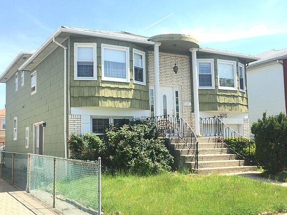 3rd image of 105 Copley St