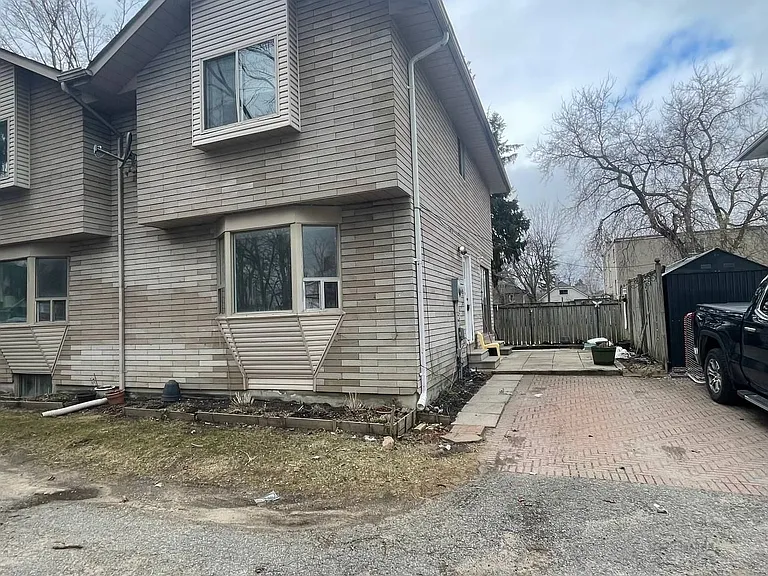 82 Sanford St #B — Photo 1