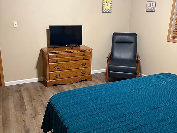 4th image of 809 E Beaufort St #4