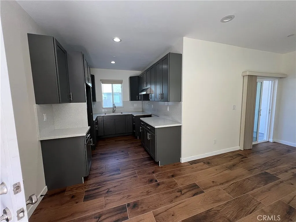 4705 Acacia St — Photo 3