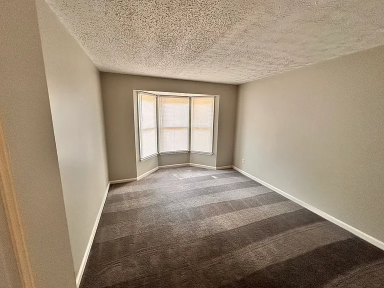 747 Greenhedge Dr — Photo 13