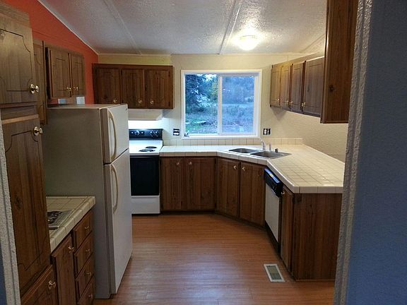 2nd image of 573 Chenois Ave NE
