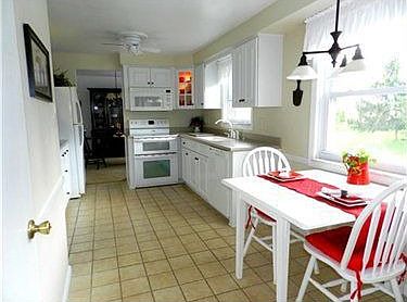 3rd image of 114 Edenboro Dr