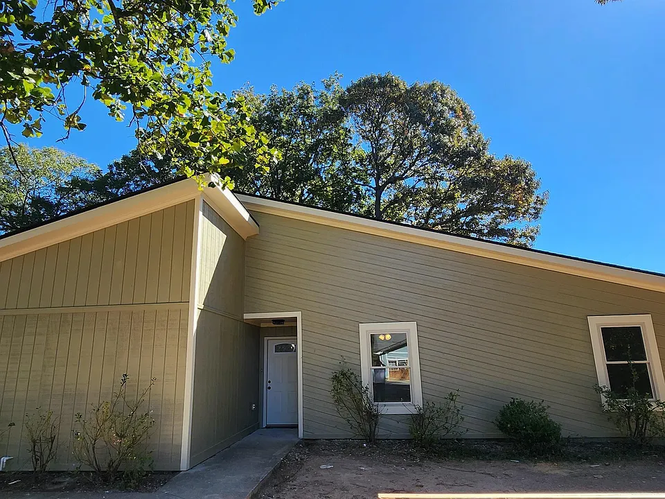 110 Eastlake Dr
