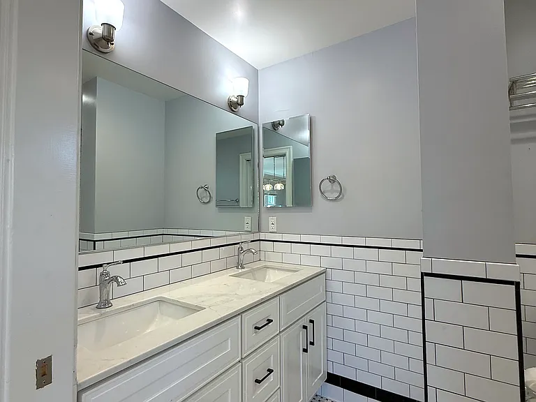 800 York St #800 — Photo 6