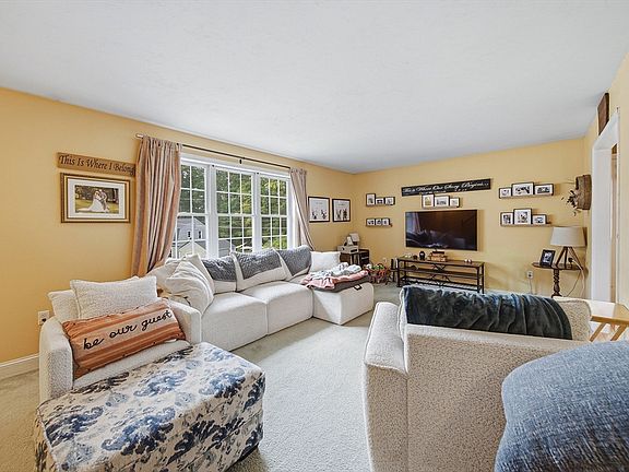 3rd image of 48 Arthur Dr #48