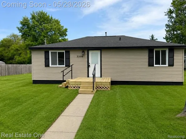7379 Lawrence St, Grand Blanc, MI 48439