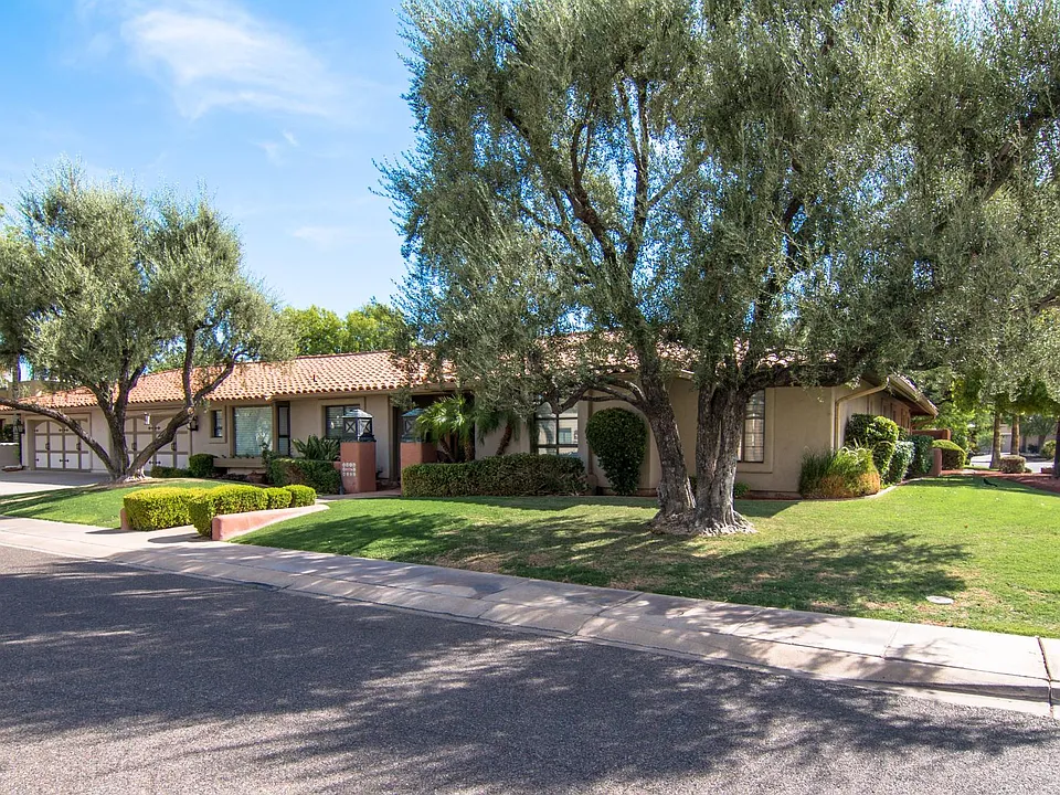 8176 E Del Barquero Dr