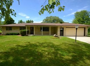 811 Prospect Dr, Kewaskum, WI 53040