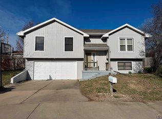 3641 SW Skyview Dr, Topeka, KS 66614