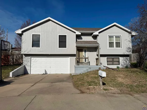 3641 SW Skyview Dr, Topeka, KS 66614