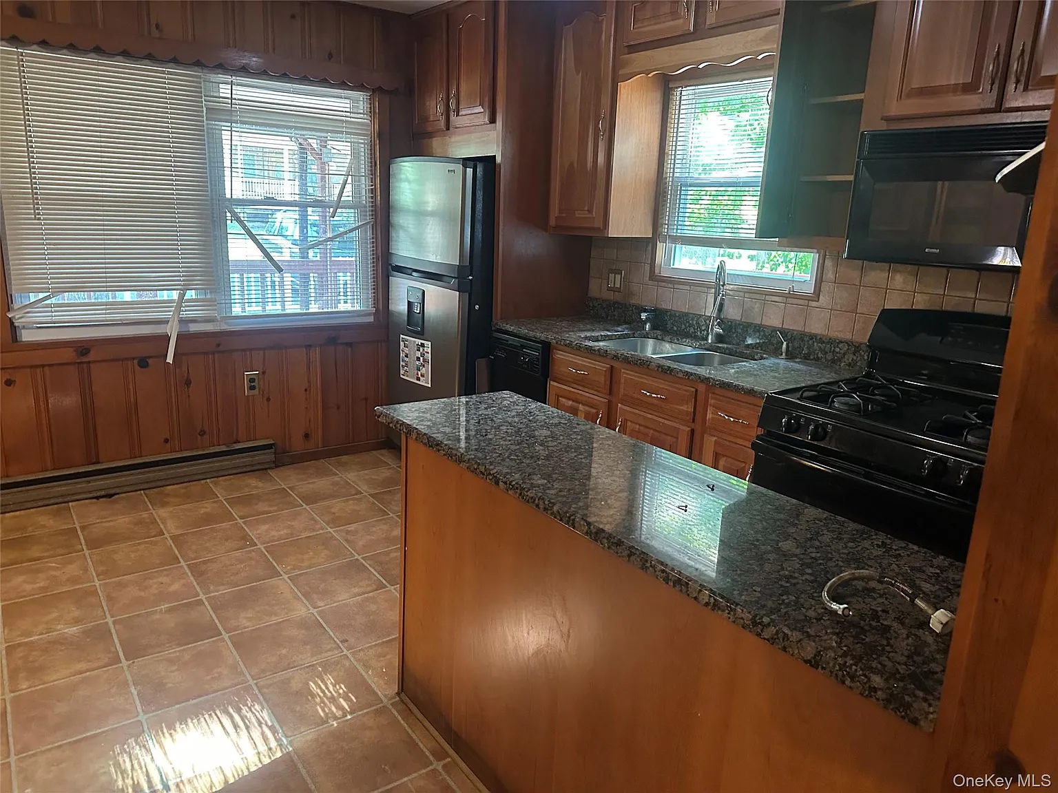 3 bed, 2.0 bath, 1428 sqft, $2,100 — Photo 4