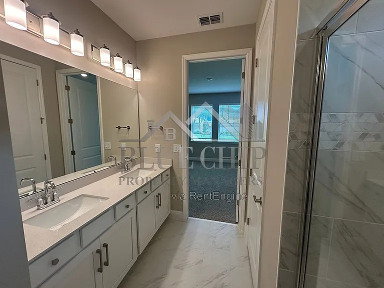 1008 British Cir — Photo 15