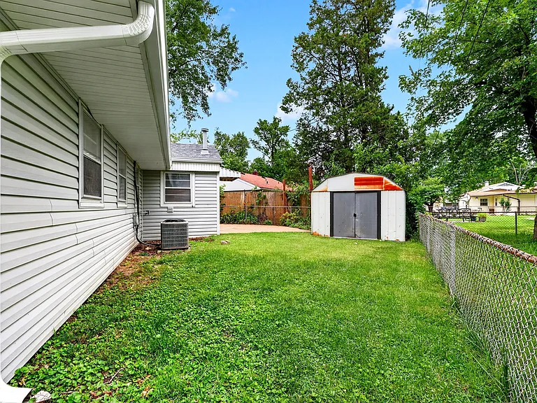 2844 Westlawn St — Photo 33