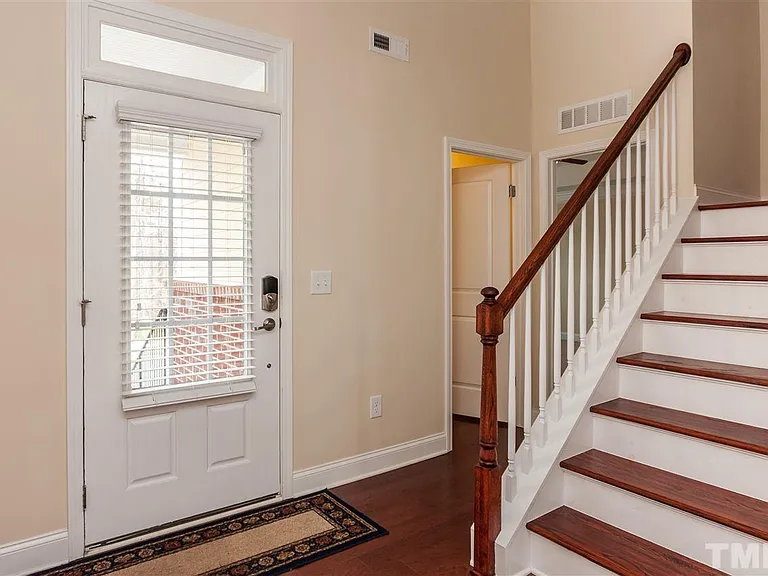 1553 Fullerton Pl — Photo 3