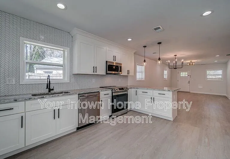 1047 Grant Way SE — Photo 8
