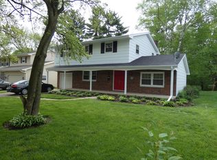 345 Maplewood Ln, Crystal Lake, IL 60014