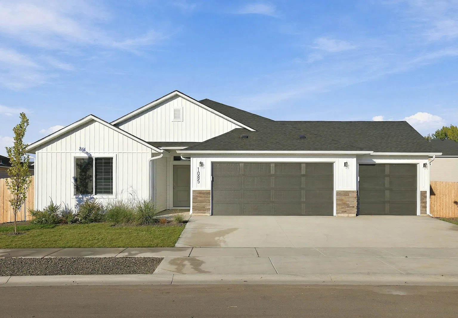 1085 Grass Pond Avenue — Photo 1