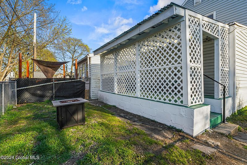 4th image of 20 Andrewsville Court