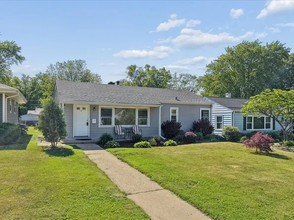 52 S Midland Ave, Mundelein, IL 60060