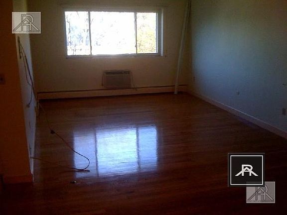4th image of 36 Gardner St #4