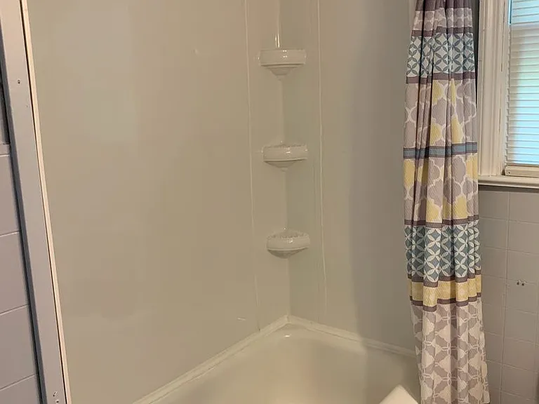 423 N Locust St — Photo 10