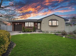 81 W 9th St, Deer Park, NY 11729