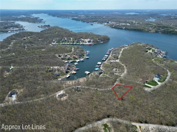 422 Grand View Dr, Sunrise Beach, MO 65079