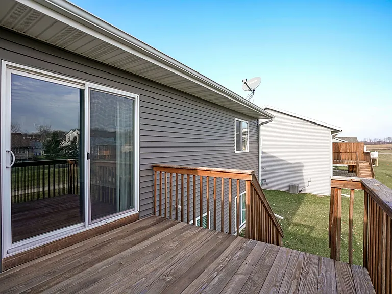 826 Thompson Dr — Photo 11