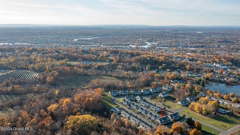 5th image of 402 Brunswick Meadows Way