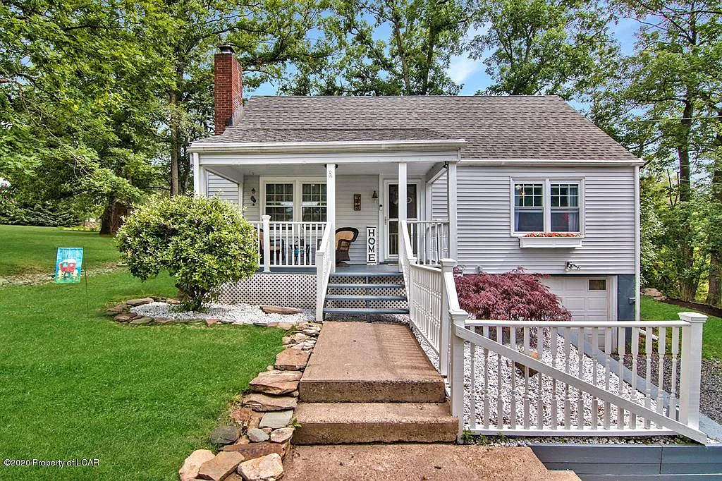 543 Woodland Rd photo 1