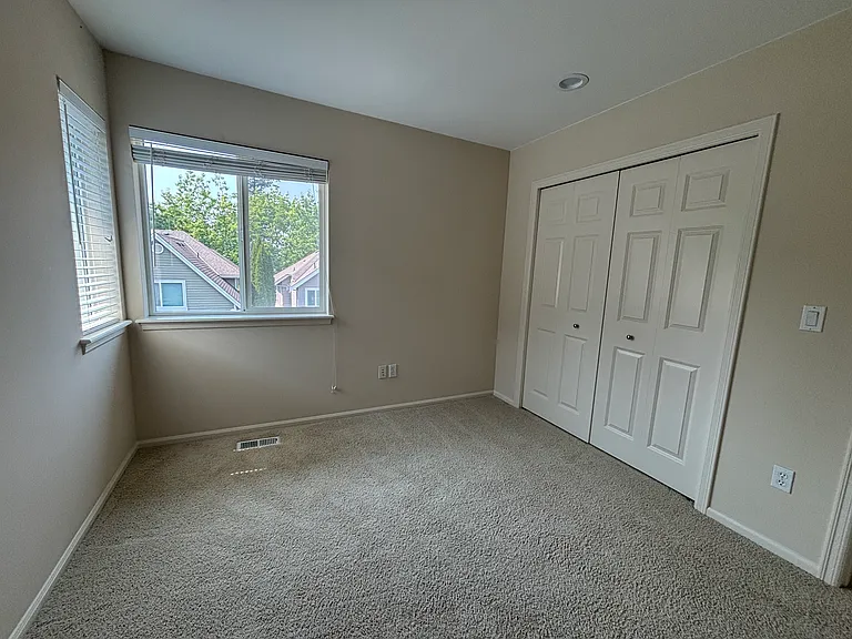 2038 30th Ln NE — Photo 20