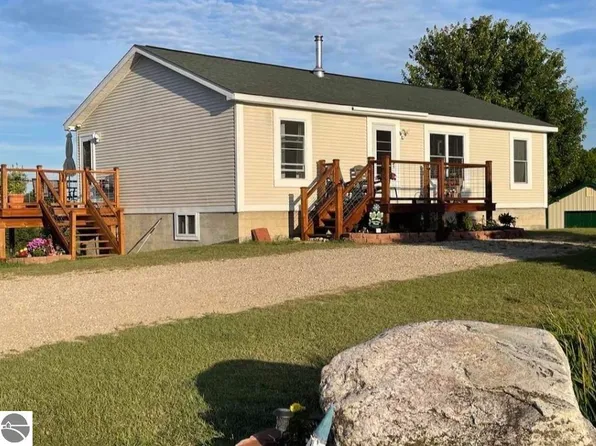 5439 Bunker Hill Rd, Central Lake, MI 49622