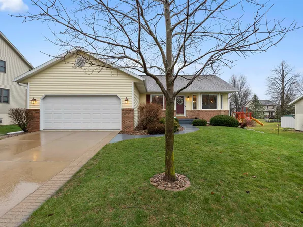 230 Chateau Dr, Cottage Grove, WI 53527