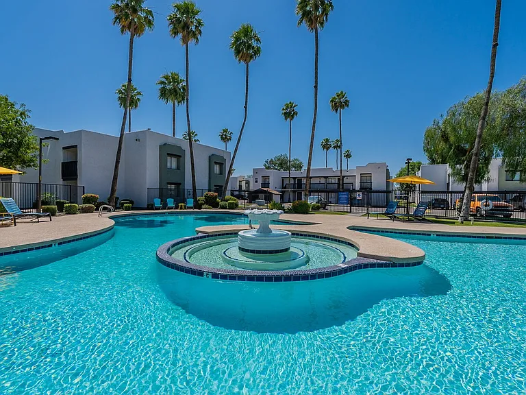 Club Valencia Luxury Apartments — Photo 18