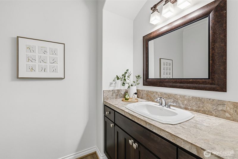 5th image of 698 Summerhill Ridge Drive NW