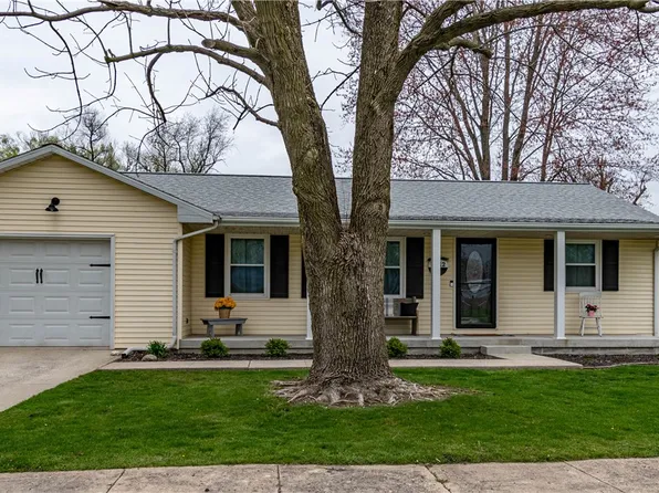 1512 Ohio Ave, Windsor, IL 61957