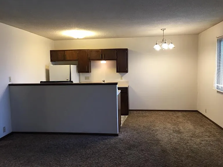 1707 Cloud Cir — Photo 2