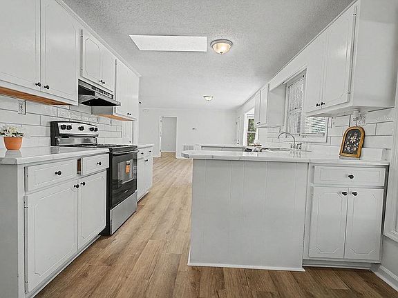 5th image of 145 Lakeview Dr