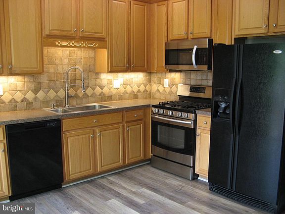 3rd image of 308 London Downs Cir