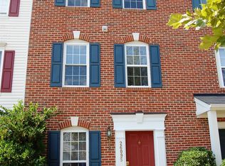 26095 Lands End Dr, Chantilly, VA 20152