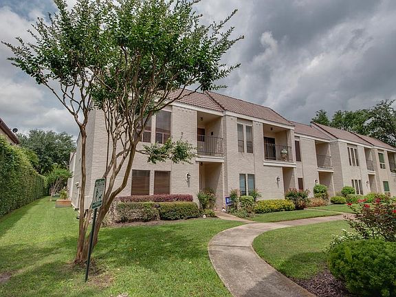 2nd image of 1330 Augusta Dr APT 15C