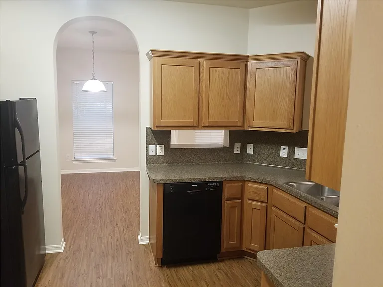 2406 Hawks Rd — Photo 11
