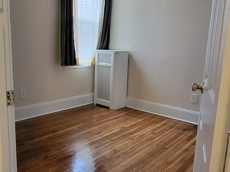 Middle Bedroom 1