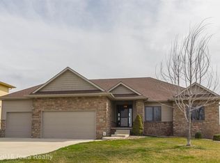 4331 NW 164th St, Clive, IA 50325
