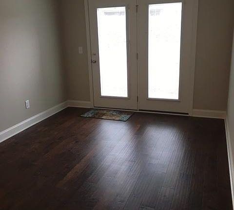 5th image of 1651 Hampshire Pl
