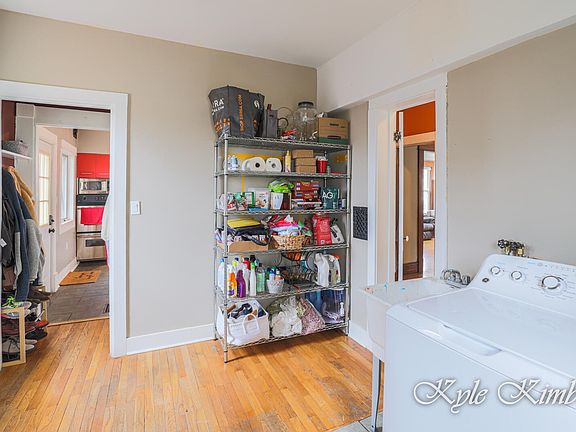 3rd image of 619 Parkwood St NE