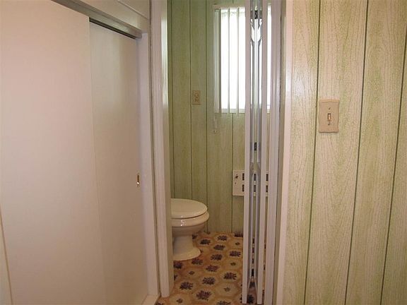 3rd image of 139 W Walnut St
