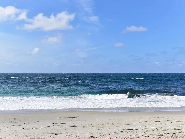 438 Sea Ln — Photo 24