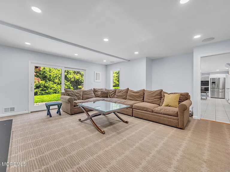 25 Surrey Ln — Photo 37